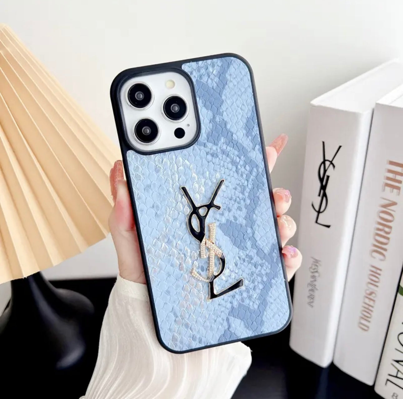 Capa luxuosa para iPhone YSL