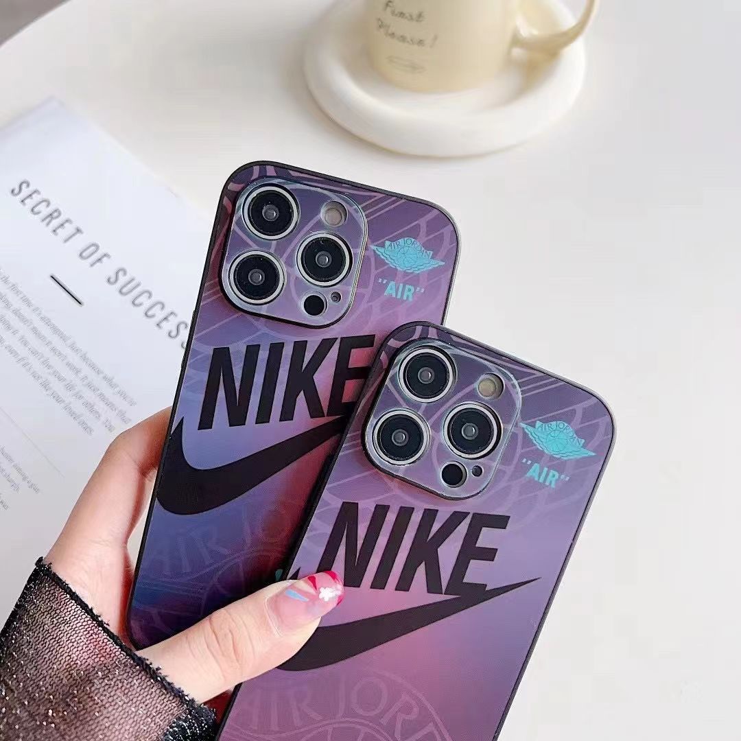 Funda para iPhone deportiva de estilo moderno.