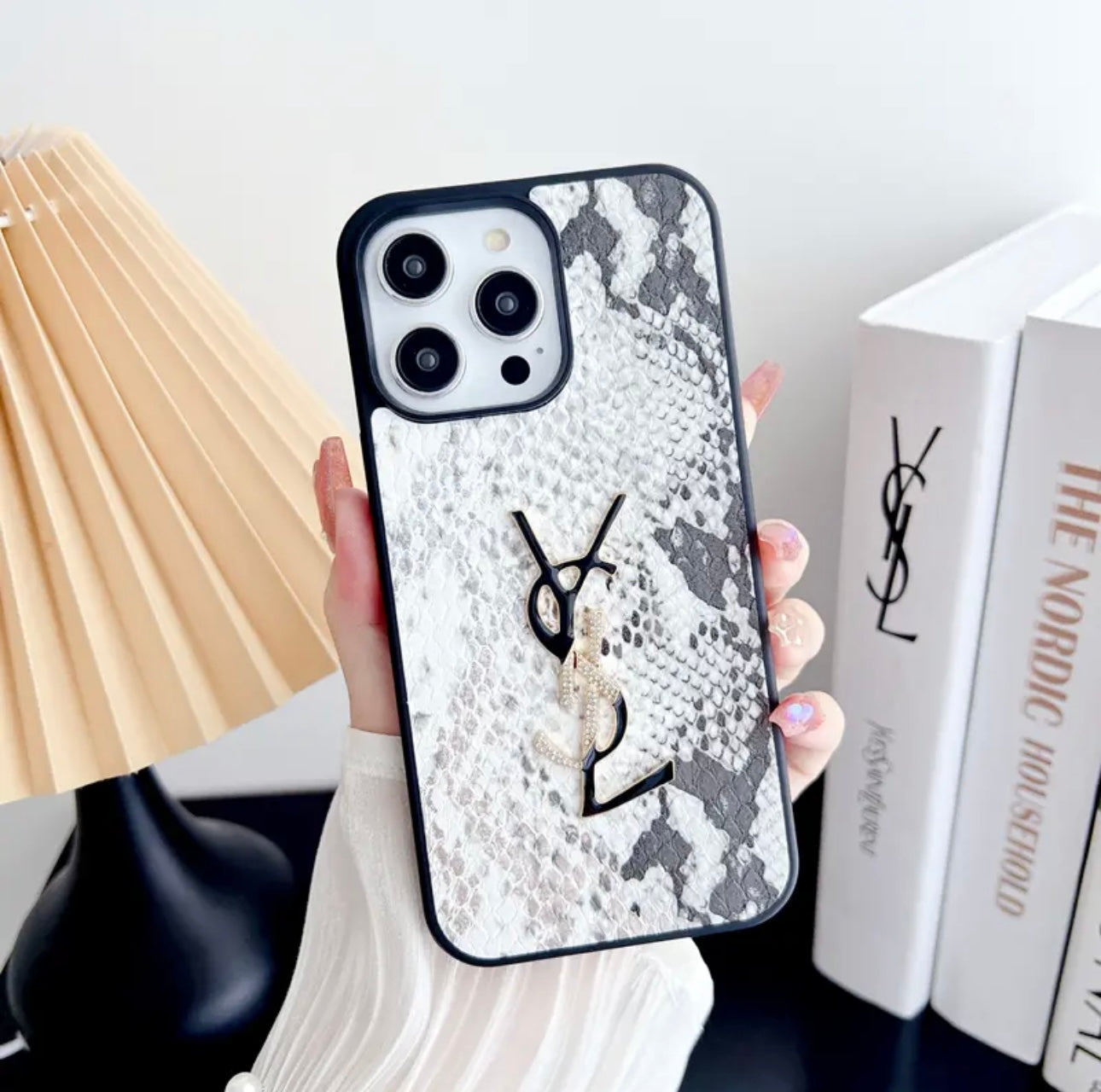 高級感のあるiPhoneケース YSL