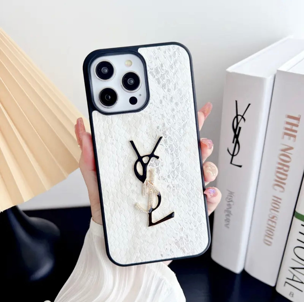 高級感のあるiPhoneケース YSL