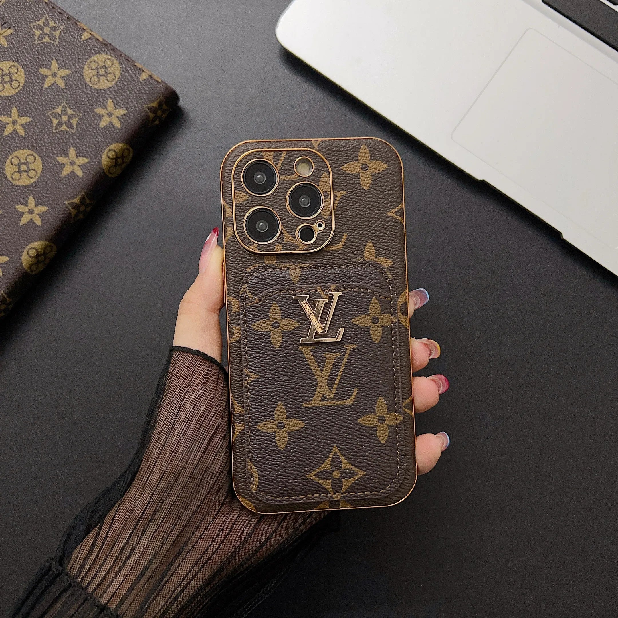 Klassisk lV iPhone etui | Skinne