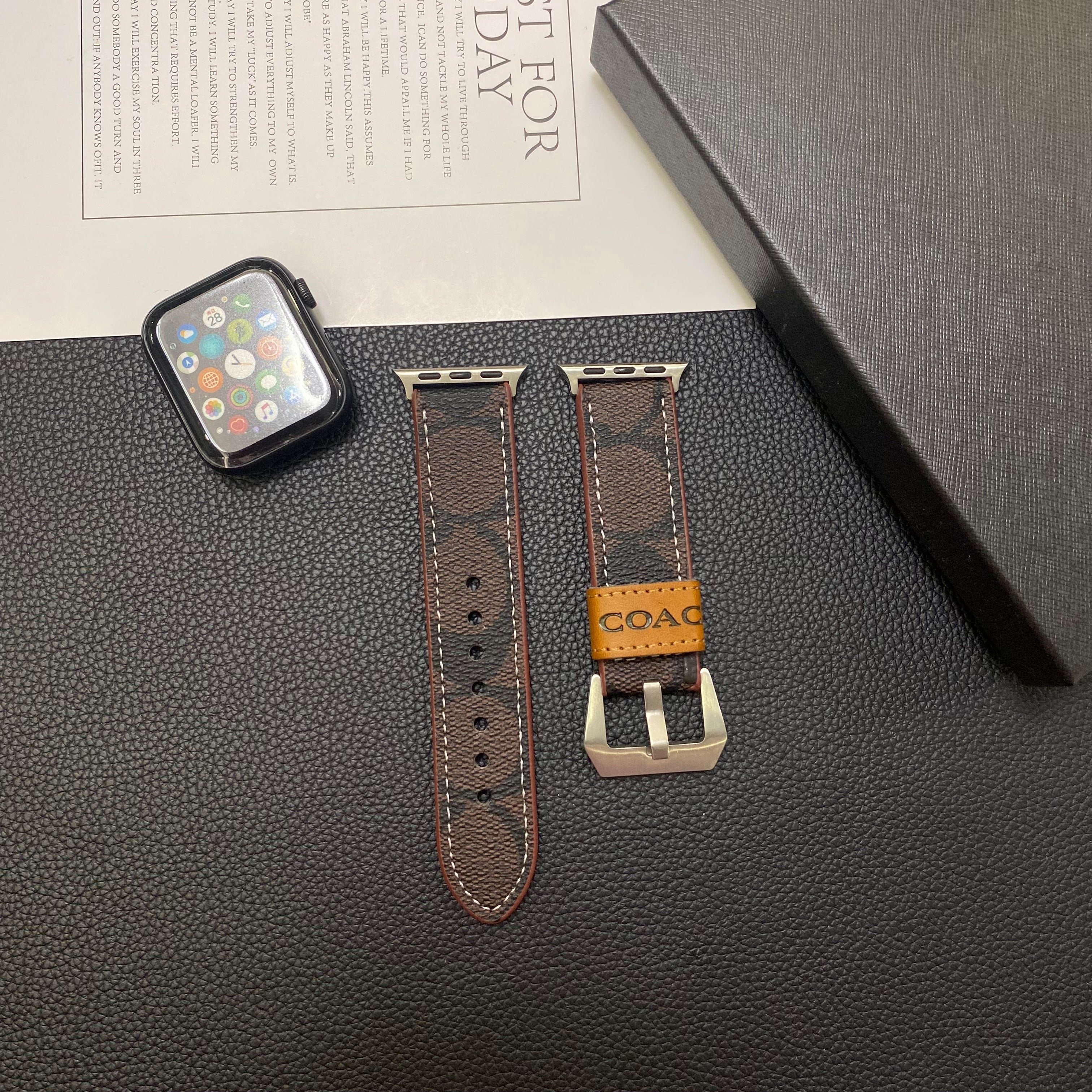 Läder Coach Apple Watch Band Mörkbrun-YHK244221710