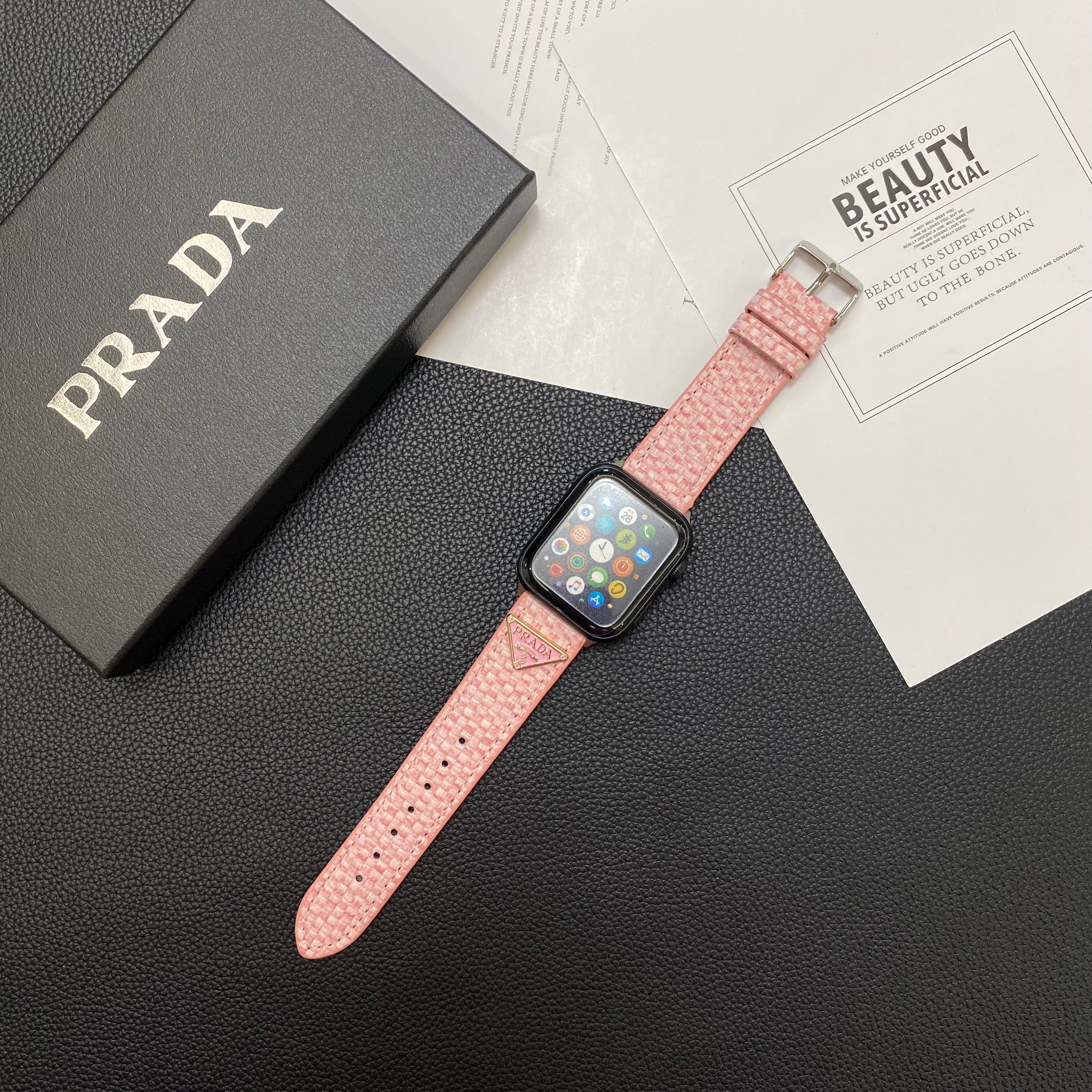 Gebreid Prada Apple Watch-bandje roze-BZK240509