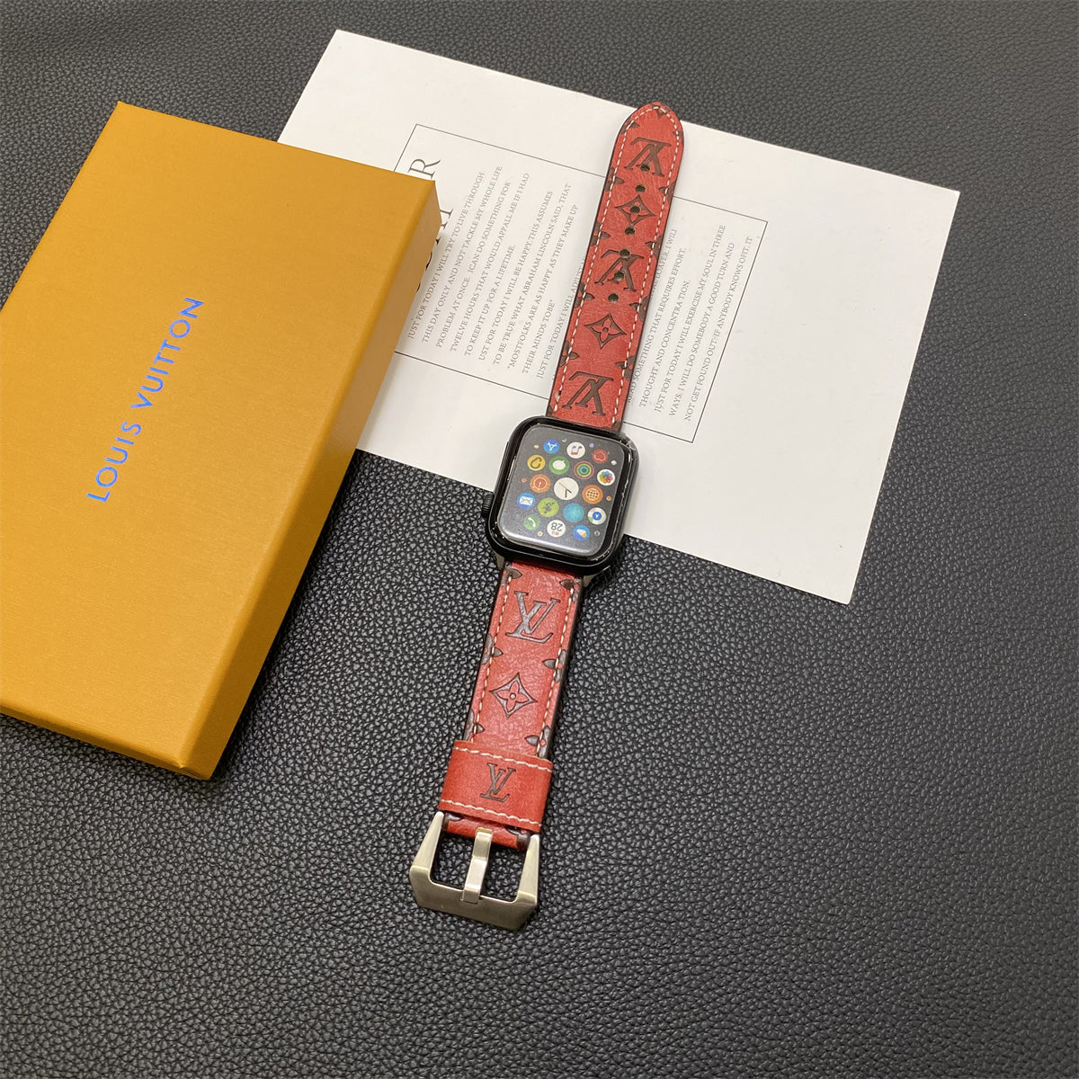 Correa de cuero para Apple Watch con monograma, cuero rojo-YH24422