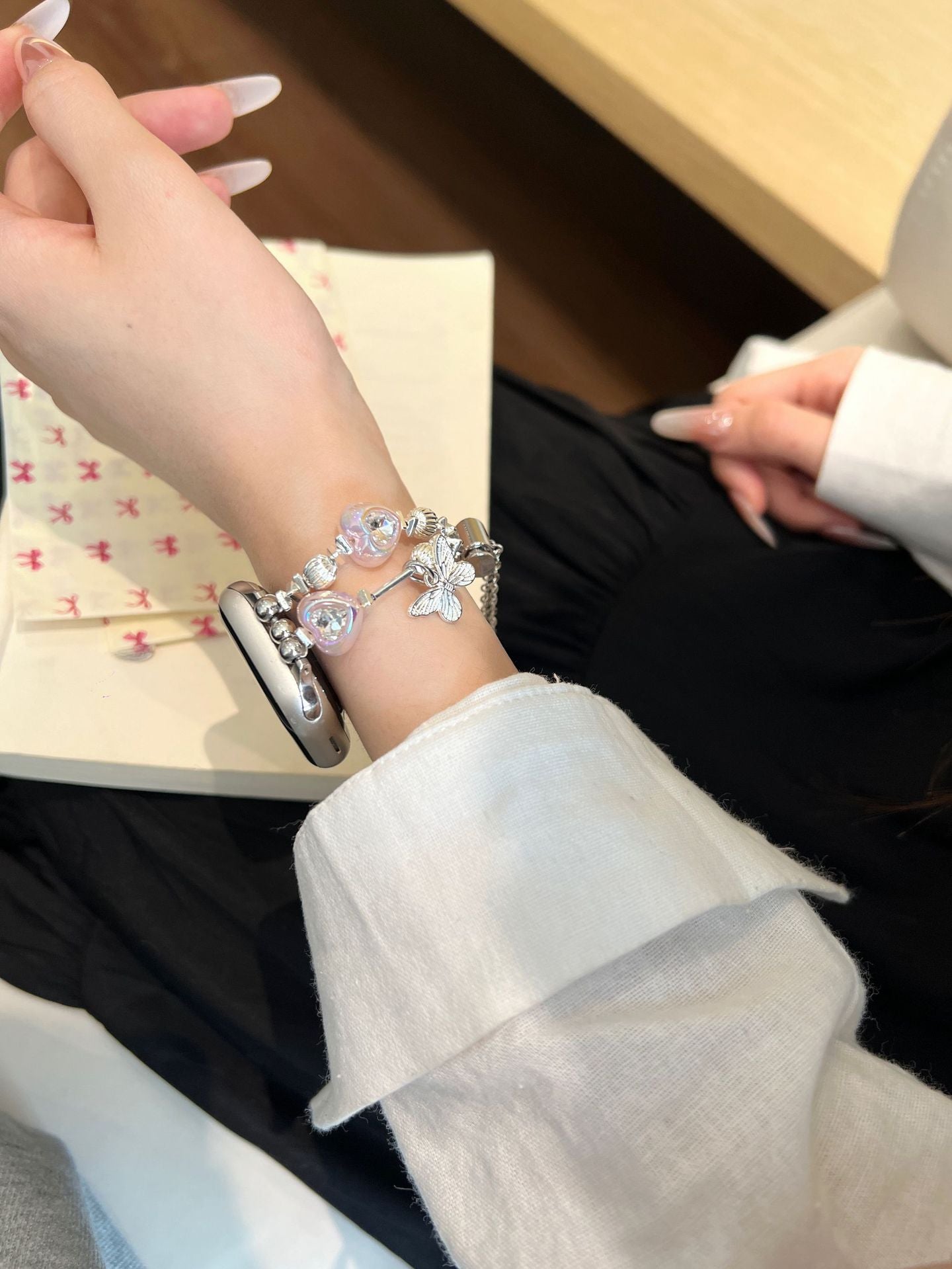 Bracelet Apple Watch avec fermeture éclair en métal et papillon en forme de cœur et de diamants