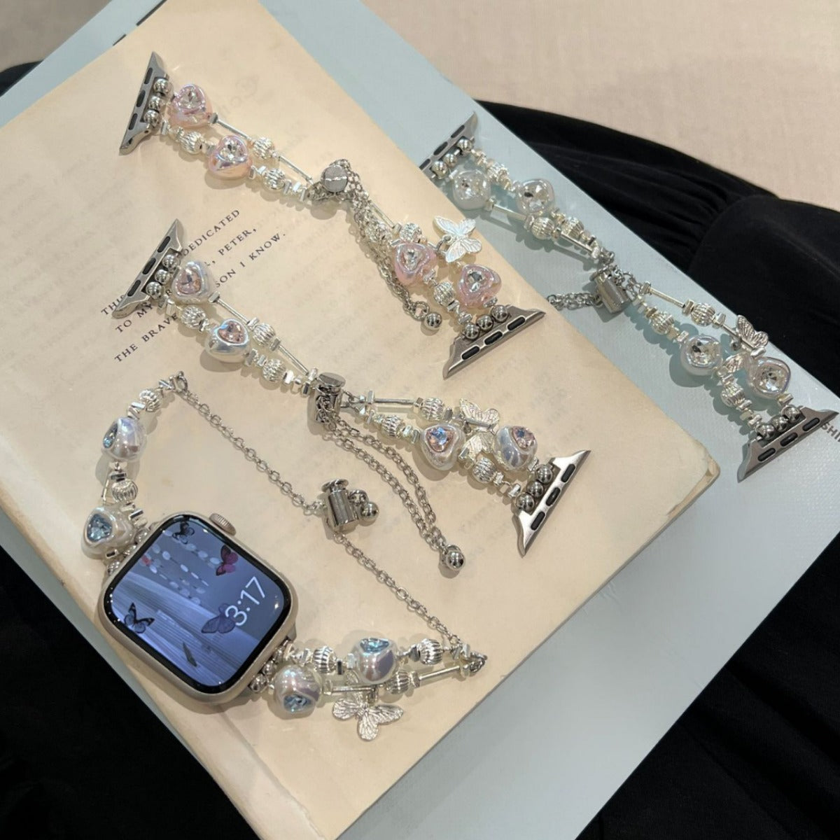 Correa para Apple Watch con cremallera metálica y mariposa de diamantes y corazón