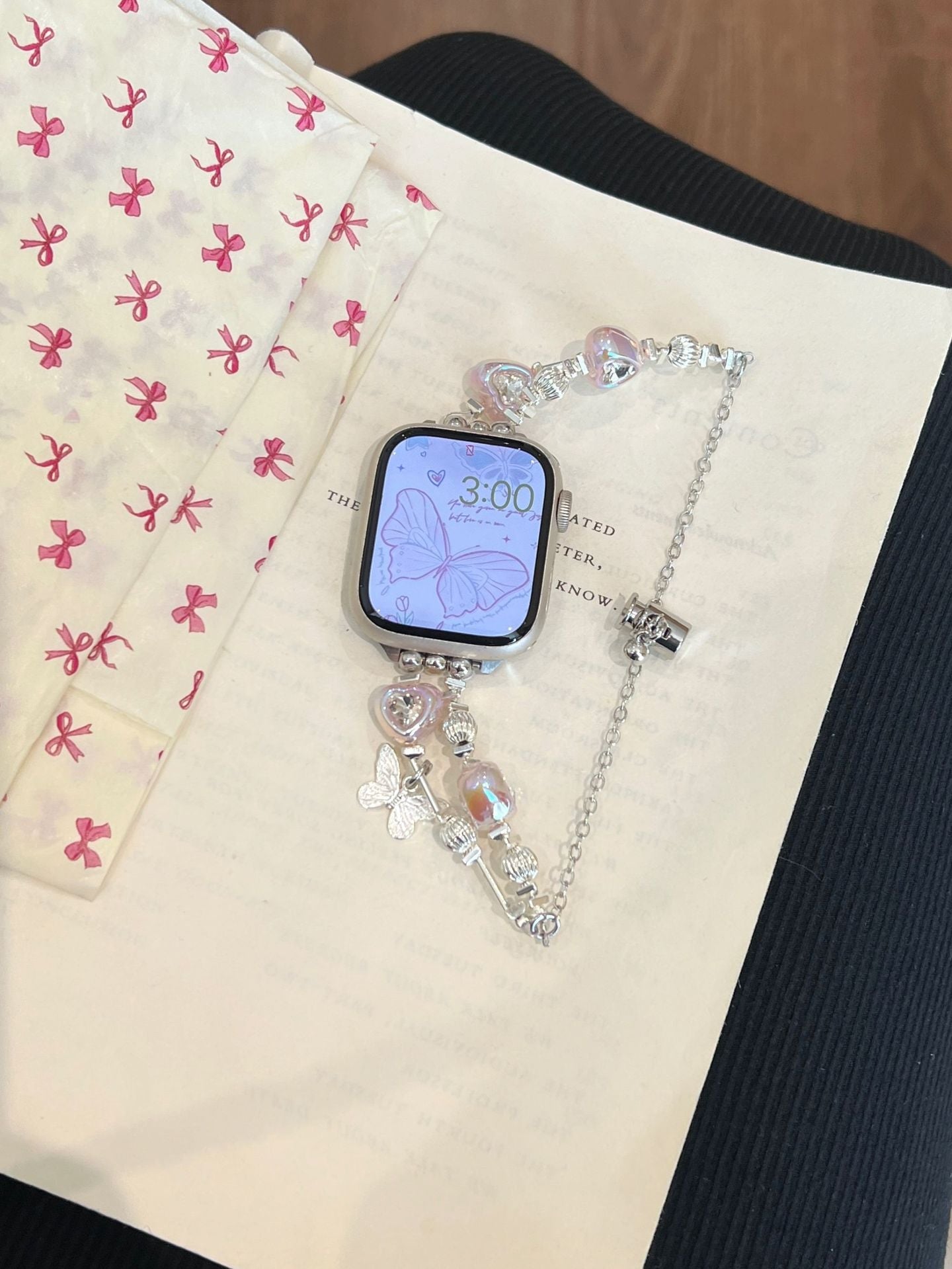 Bracelet Apple Watch avec fermeture éclair en métal et papillon en forme de cœur et de diamants