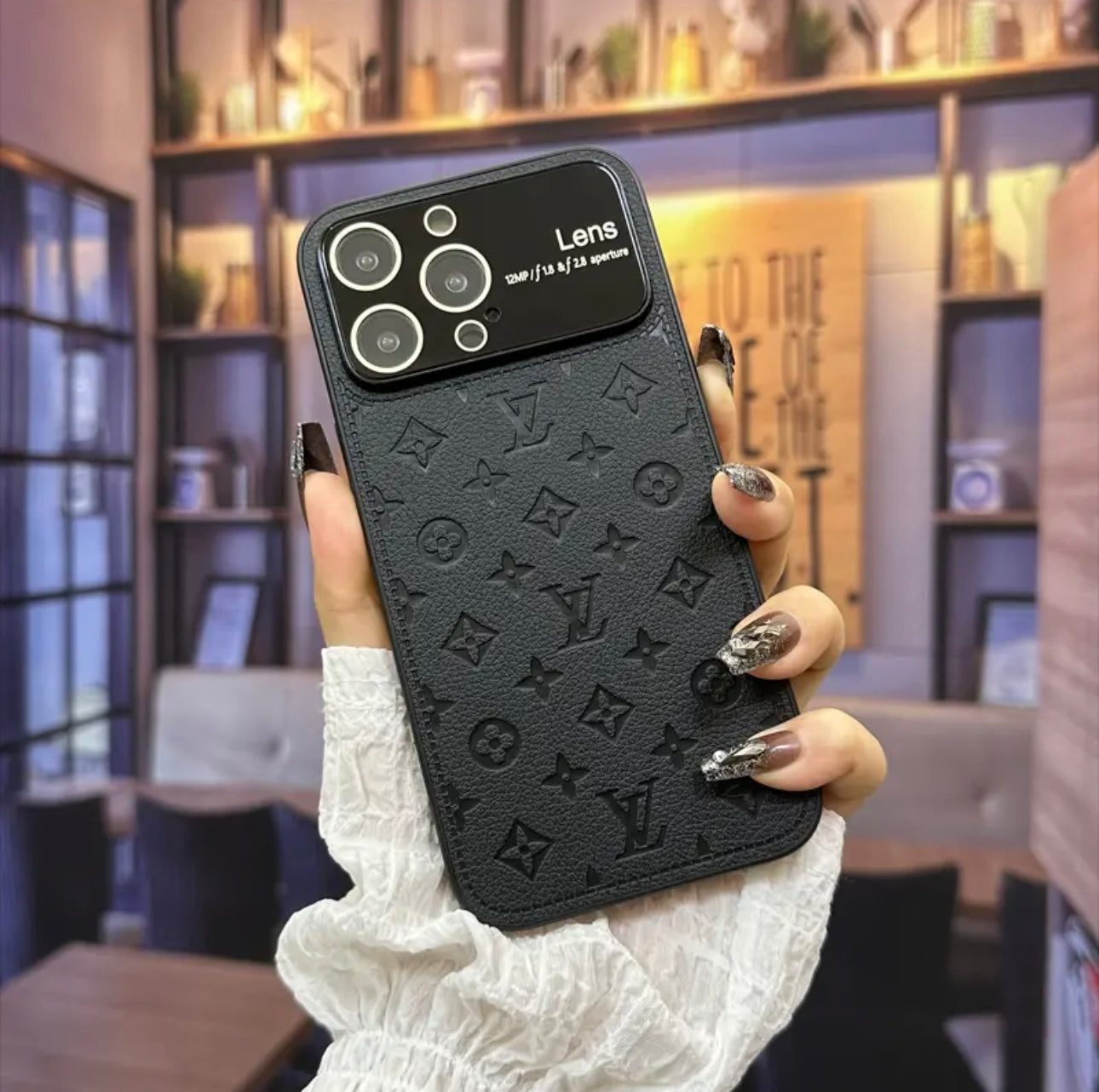 NEUE LV Shine x Mono iPhone-Hülle